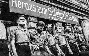 Agitprop-Gruppe "Rote Raketen" von der IAH