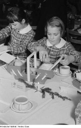 Weihnachtsfeier für die Kinder der Betriebsangehörigen der HO Lebensmittel Leipzig West