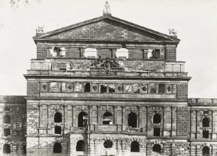 Dresden-Altstadt. Ruine des Opernhauses. Rückwärtige Front des Bühnenhauses (Teilansicht)
