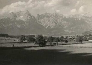 Ostalpen. Steinernes Meer. Südabstürze von Maishofen gesehen (nördlich von Zell am See)