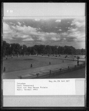 Schloß Sanssouci, Halbrondell