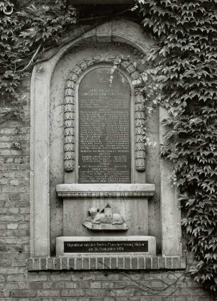 Gedenktafel für die im 1. Weltkrieg gefallenen Angehörigen der Fleischerinnung : Gedenktafel für die im 1. Weltkrieg gefallenen Angehörigen der Fleischerinnung (1924). Guben, Uferstraße 22-26, Ehemalige Berlin-Gubener-Hutfabrik