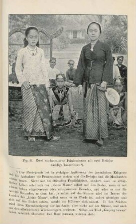 Fig. 6. Zwei sundanesische Prinzessinnen mit zwei Bedajas (adelige Tänzerinnen)