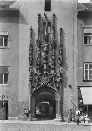 Altes Rathaus — Portal