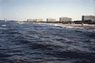 Mamaia [Kreis Constanta]: Strand mit Hotelblocks