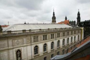 Dresden-Altstadt. Johanneum (1586-1590; P. Buchner). Seitenfront vom QF Hotel aus gesehen