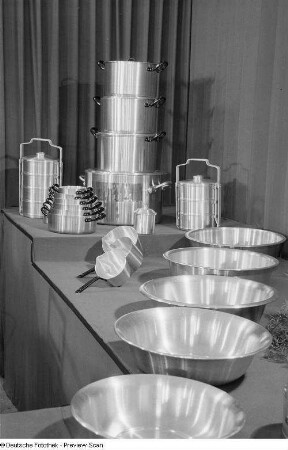 Stand mit Kochgeschirr, Herbstmesse 1953