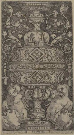 Doppelpokal, unten zwei Putti mit Wappenschilden