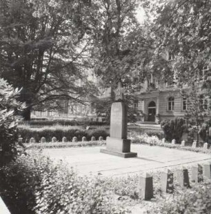 Ehrenfriedhof für 335 sowjetische Soldaten