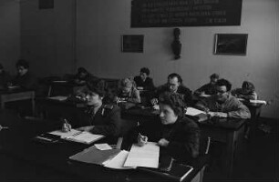 Schüler während des Unterrichtes an der Arbeiter-und-Bauern-Fakultät (ABF) in Leipzig