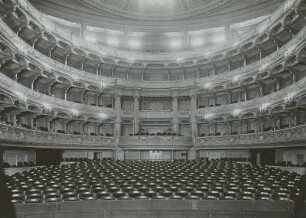 Dresden, Opernhaus : Dresden-Altstadt, Theaterplatz. Semperoper, Inneres. Blick in den Zuschauerraum