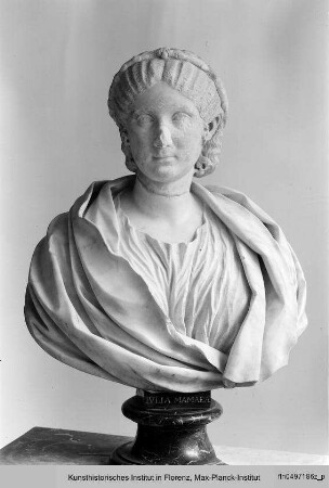 Weiblicher Kopf, ergänzt als Büste (angeblich Julia Mammaea) : Weiblicher Kopf (angeblich Julia Mammaea)