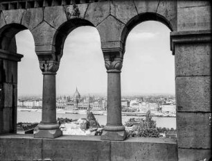 Budapest : Blick von der Fischerbastei auf die Dächer Budapests