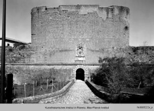 Piazza della Fortezza, Sorano