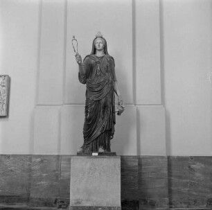 Isis-Statue, aus der Collezione Farnese