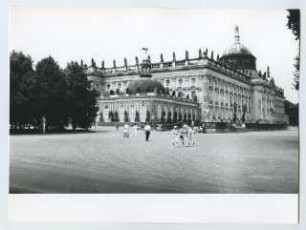 Neues Palais, Potsdam: Ansicht Gartenseite, Schrägansicht