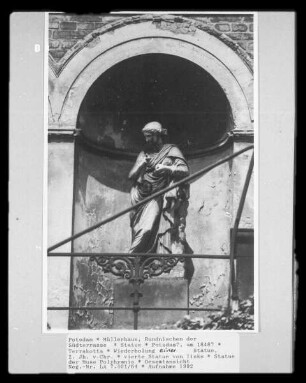 Statue der Muse Polyhymnia