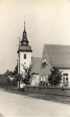 Kirche und Schule in Groß Bademeusel bei Forst : Cyrkej a šula w Bóžych Myslach pola Baršća