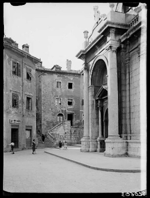 Fiume, an der Kirche San Vittorio