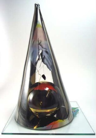 Skulptur aus Kugel und Kegel