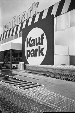 Einweihung des Einkaufszentrums Kaufpark am Bulacher Kreuz