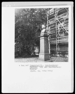 Senckenberg-Denkmal