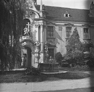 Stift Dürnstein : Portal zum Klausurbereich des Stifts.