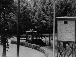 Blick über die Staatsgrenze nach Westberlin/Berliner Mauer am Brandenburger Tor auf den Hindenburgplatz/Ecke Ebertstraße