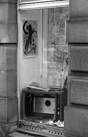 Badischer Kunstverein. Gestaltung des Schaufensters durch Künstler Hans P. Raber