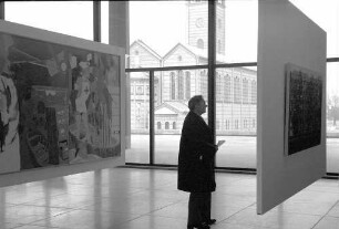 Berlin: Moderne Kunst Art, Nationalgalerie mit Ausblick zur Kirche