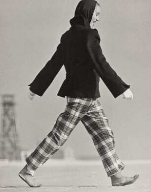 "walking", Modeaufnahme, Modell Beth Wilson (Junior Bazaar)