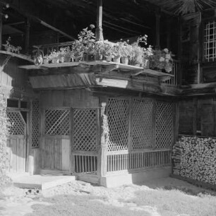 Landleben in Kopriwschtiza im zentralen Teil des Sredna-Gora-Gebirges. Typische Wohnhäuser der altbulgarischen Architektur