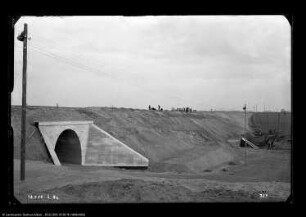 Aufschütten des Bahndammes des Anschlußgleises (Laucha)