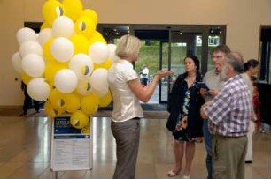 Empfang der Besucher im Foyer