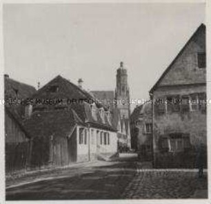 Nördlingen, Luckengasse mit Blick zum "Daniel" (Kirche St. Georg)