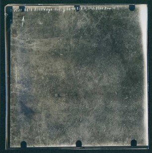 Foto des Geländes um den "Acht-Wege-Hof" südöstlich von Ypern (Luftbild)