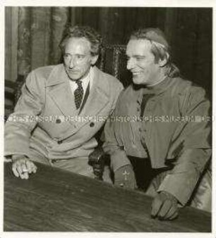 Regiebesprechung zwischen Jean Cocteau und Gustav Gründgens zu "Bacchus"