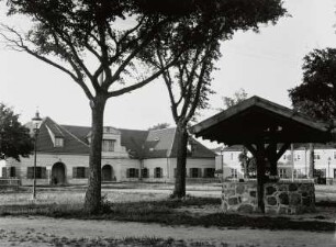 Pillau (Baltijsk). Festungshof (Zitadelle, Vollendung 1670) mit Ziehbrunnen