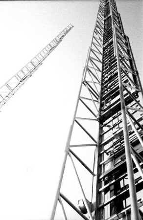 Berlin: Automobilausstellung; Magirusleitern ohne Funkturm