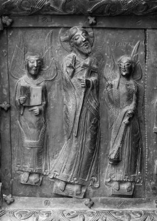 Bronzetür — Rechter Flügel mit Darstellungen zur Passion Christi — 6.Reihe von oben: Christi Höllenfahrt, Erzbischof Wichman, Christi Himmelfahrt, Jüngling mit Schwert — Christi Himmelfahrt