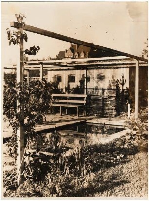 Ausstellung Sondergärten, München: Wasserbecken und Pergola