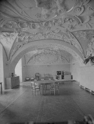 Lieberose. Schloß, Westflügel, Erdgeschoß, Bacchuszimmer mit Stuckdecke 1688/1695)