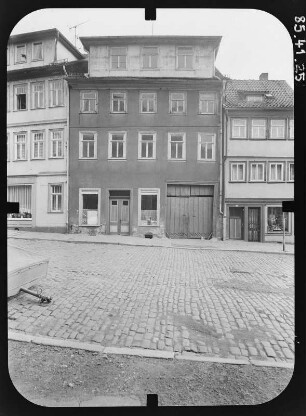 Nordhausen, Barfüßerstraße. Wohnhaus mit Laden und Durchfahrt. Straßenfront