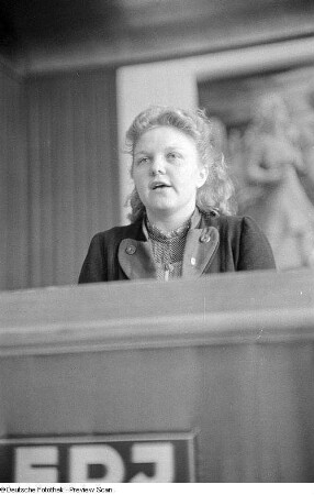 Versammlung des II. Parlament der FDJ im Hamburger Hof in Meißen : Pfingsten 1947