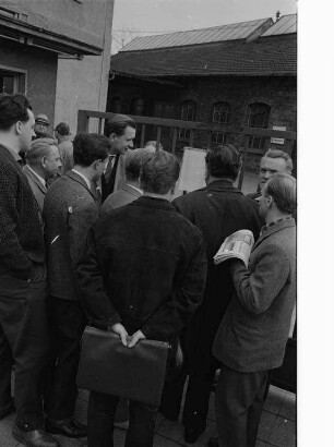 Arbeitskampf in der südwestdeutschen Metallindustrie mit Aussperrung der Metallarbeiter.