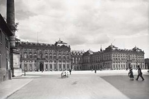 Würzburg, Residenz : Würzburg. Residenz. Ansicht über den Residenzplatz von Nordwesten