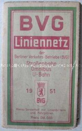 Übersichtsplan der öffentlichen Verkehrsmittel der Berliner Verkehrs-Betriebe (BVG), rückseitig Anzeigen Ostberliner Betriebe