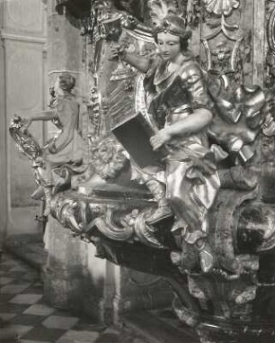 Kanzel : Kanzel. Holz, geschnitz, gefaßt (1748, Fassung 1772; B. Prandstätter). Detail vom Kanzelkorb. Straßburg (Kärnten), Pfarrkirche Sankt Nikolaus