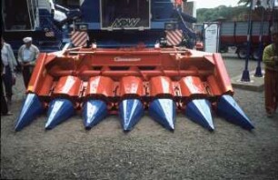 Fotografie: Erntetechnik, Mähdrescher selbstfahrend, Körnermais, Maispflückvorsatz