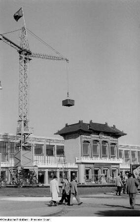 Blick auf den chinesischen Pavillon der Leipziger Herbstmesse 1954